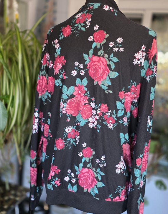Rose Pattern Lightweight Jacket | Black Backgroun… - image 10