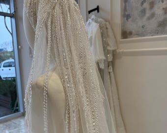 Pearl-Embellished Cathedral Veil – One‑Tier Soft Tulle Bridal Veil with Luxurious Elegance
