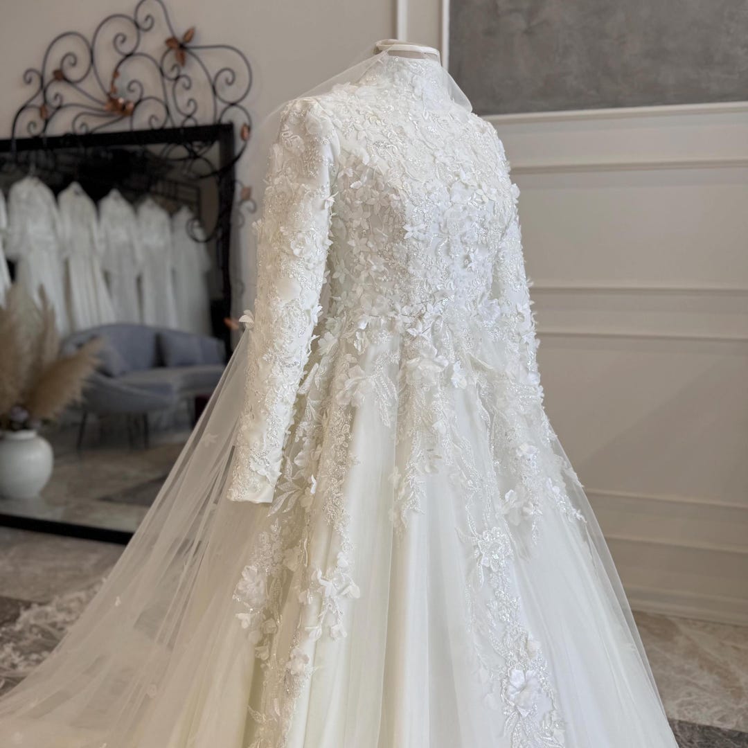 Hijab Wedding Dress with Long Train Modest Bridal Gown Elegant Muslim 3D lace