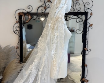 Floral Lace Hijab Veil – One-Tier Soft Tulle with Trim Detail | Handmade Modest Muslim Bridal Veil