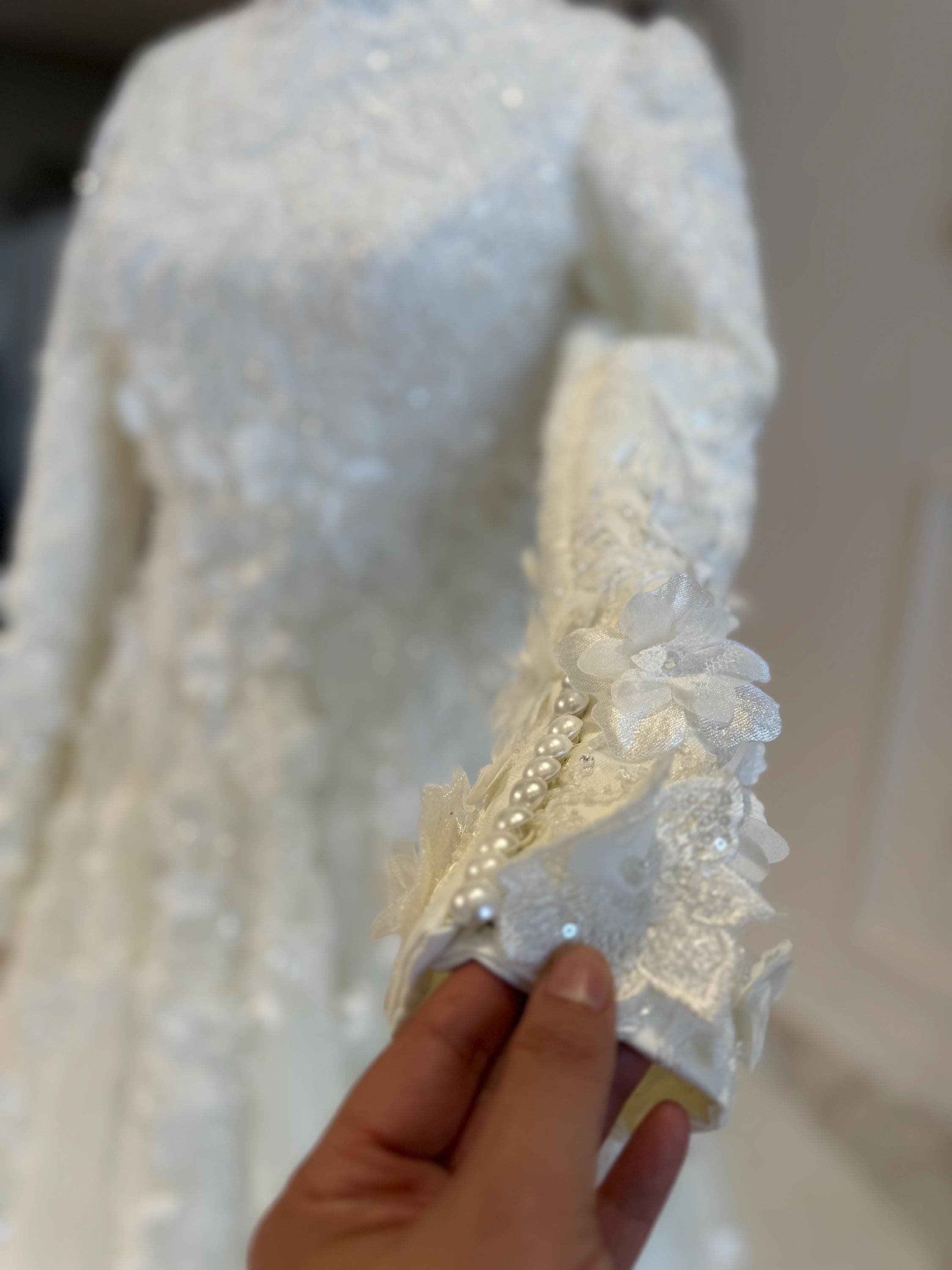 Wedding Dress with Long Train Modest Bridal Gown Elegant Muslim 3D lace Muslim bride Wedding Dress with Long Train Modest Bridal Gown Elegant Muslim 3D lace Muslim bride
