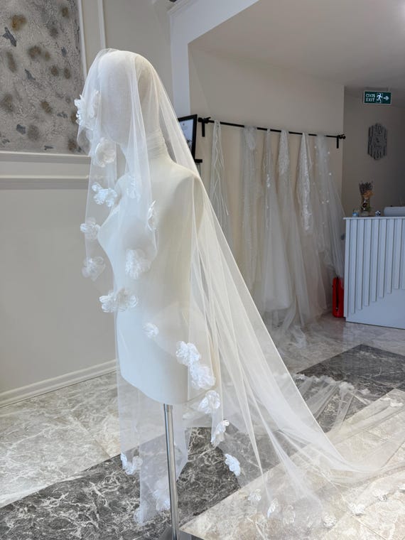 Elegant White Bridal Veil with Lace Appliqué Elegant Bridal Lace Applique Veil One Layer Cathedral White  main image 2
