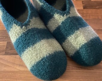 Felt slippers size 47