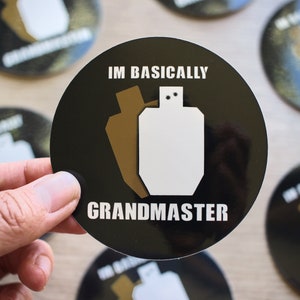 Sticker Ik ben eigenlijk een grootmeester | USPSA | Grappig | Competitief fotograferen