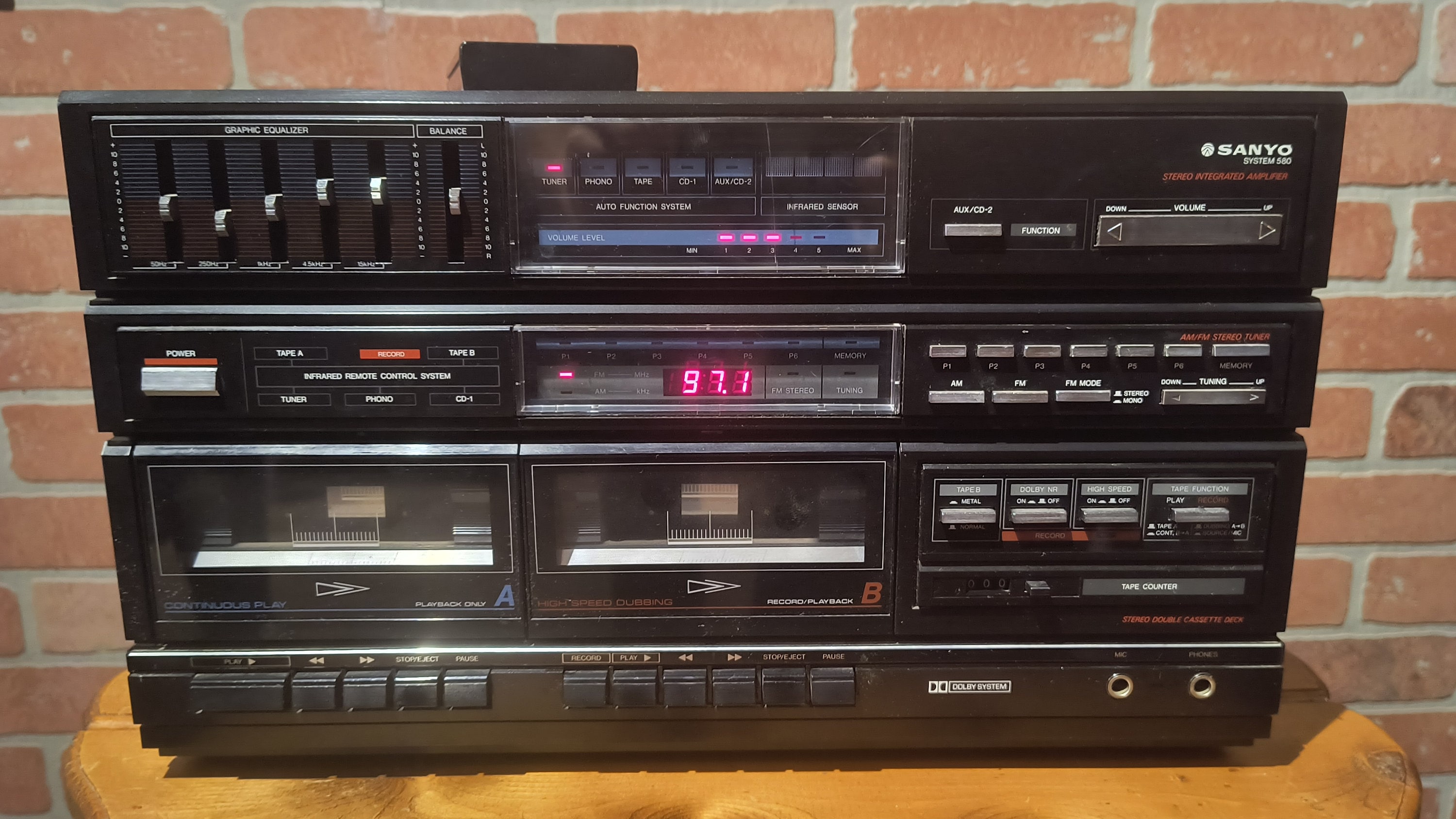 Sanyo System 580 Stereo Integrated Amplifier, Dual Cassette Player