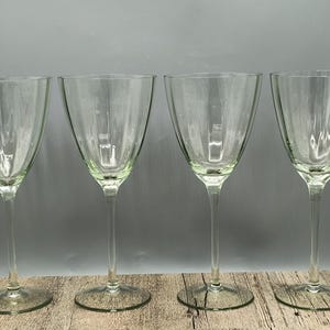Set of 4 Vintage Clear Green Ruffle Optic Crystal Glass Stemmed Wine Glasses 8.5 in. 12 oz.