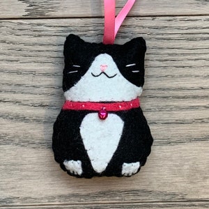 Tuxedo Cat, Felt Cat Ornament, Cute Kitty Magnet, Cat Plush Plushie, Handmade Personalized Cat, Black Cat, Easter Spring, Love, White Mits