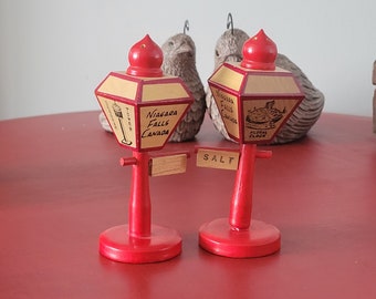Niagra Falls Red Salt Pepper Shakers Vintage Wooden