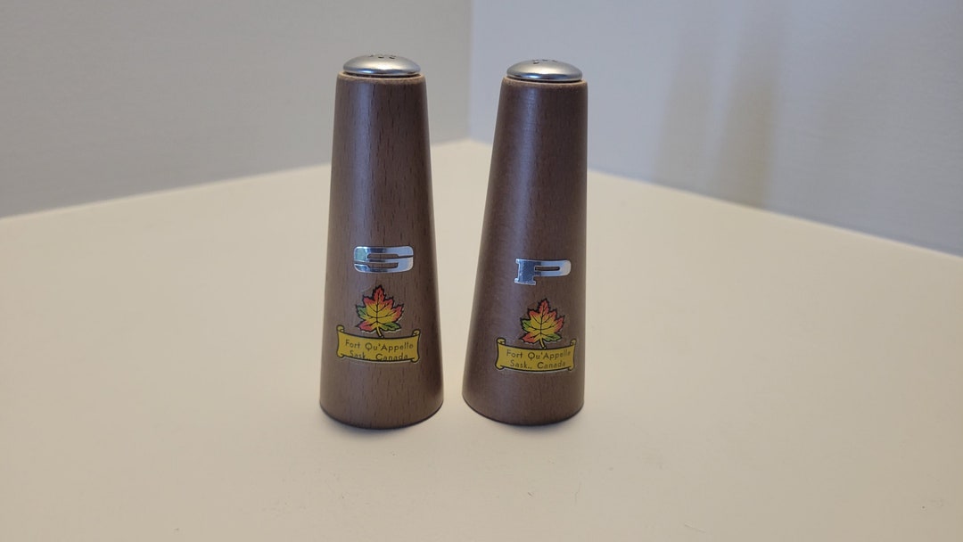RARE Vintage Nasco Masterpieces in Wood Salt & Pepper Shakers Labels