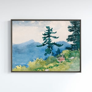 Può includere: Dipinto ad acquerello di un paesaggio montano con un cervo in primo piano. Il dipinto presenta un cielo blu con nuvole bianche, una foresta verde e una catena montuosa in lontananza. Il cervo è in piedi al centro della foresta, guardando verso le montagne.