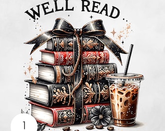Op de afbeelding: Een stapel boeken die bij elkaar worden gehouden met een zwart lint en strik. De boeken hebben gouden en rode ontwerpen op de omslagen. Een glas ijskoffie met een rietje staat naast de boeken. De tekst "WELL READ... AND CAFFEINEATED." staat onder de boeken en de koffie.
