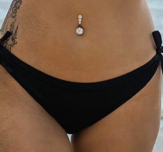 Delicate belly outlet button rings
