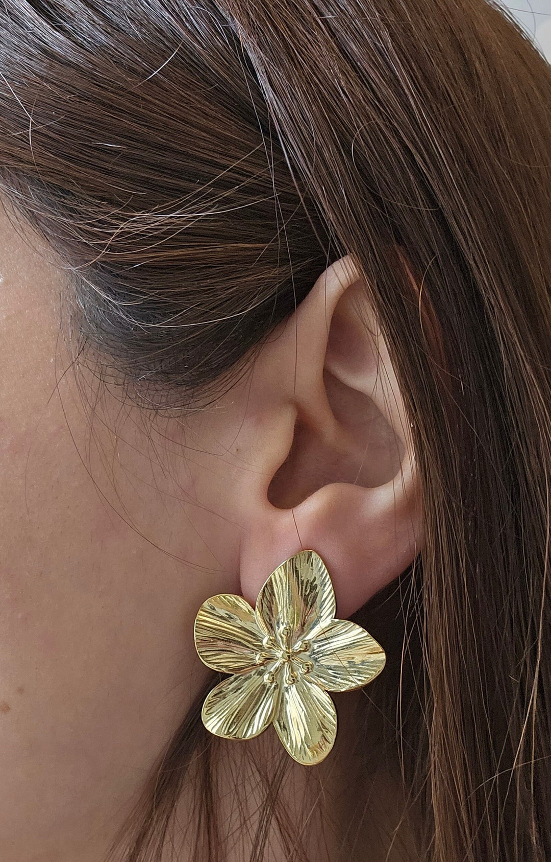 Women Gold Plated Floral Earring main image 1