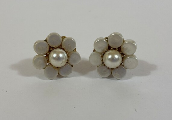 Vintage Hobe Clip On Earrings Faux Pearl Flower E… - image 1