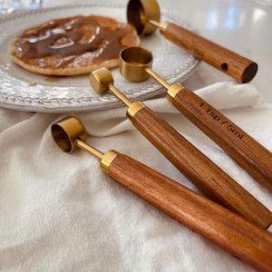 Wood and Gold Measuring Cups and Spoons Set of 8 | Gold Finish ...