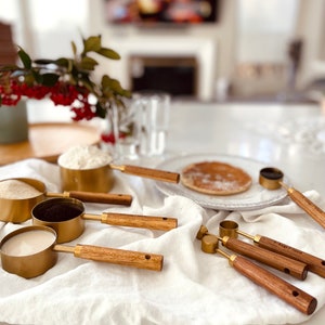 Wood and Gold Measuring Cups and Spoons Set of 8 | Gold Finish ...