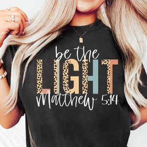 Sei das leichte Shirt, Bibel-Vers-Shirts, Matthäus 5:14, Jesus Kreuz-T-Shirts, christliche Hemden, Frauenkleidung, Glaube-Shirt, religiöses Hemd