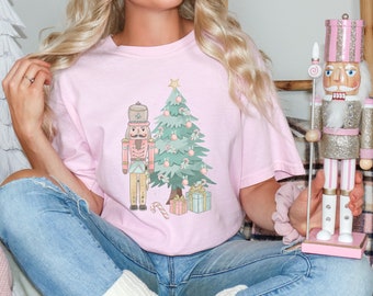 Comfort Colors Rosa Pastell Nussknacker Weihnachtshemd,Nussknacker Shirt,Rosa Weihnachtshemd,Weihnachtsgeschenk