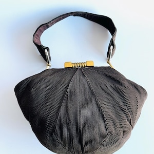 Bolso vintage de los años 40 con forma de almeja de Corde genuino, con herrajes de latón, bolso de mano con asa superior de tela vintage en marrón apagado