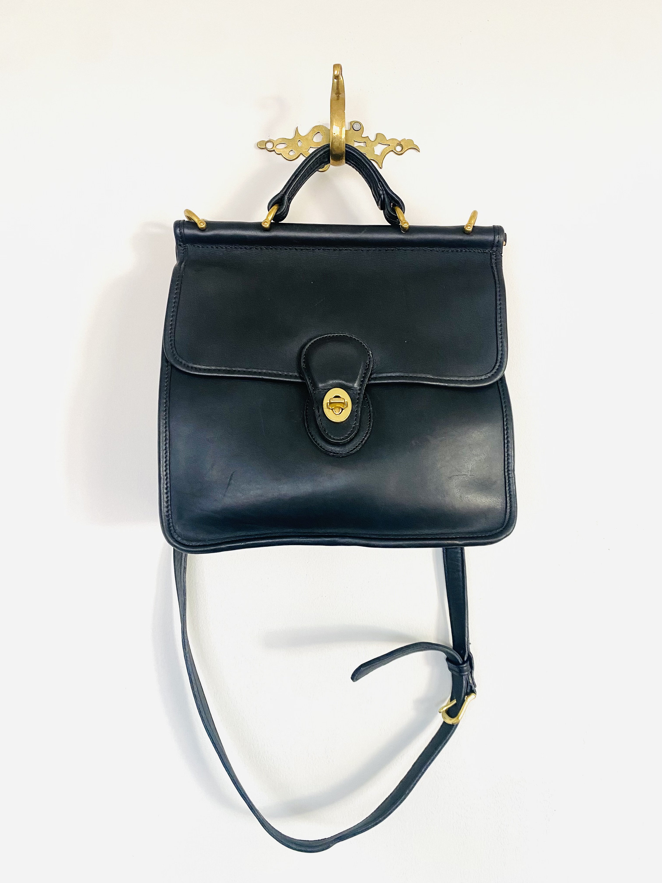 バッグ Vintage COACH Willis 9870 Black USA Vintage Coach Willis Black Leather Crossbody Bag: 90s Top