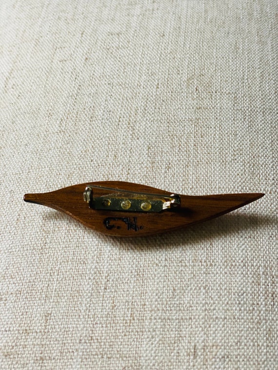 Vintage carved wood leaf brooch hand carved artis… - image 3