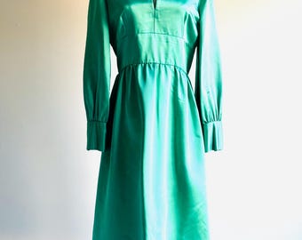 Vintage 60s Mollie Parnis Emerald Green Satin Long Sleeve Dress