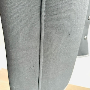 Vestido Courreges Paris Mod vintage de los años 60: negro midi con cierre a presión en la parte delantera, diseño icónico de la era espacial. imagen 6