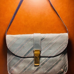 Cartera vintage de piel de serpiente en color verde espuma de mar