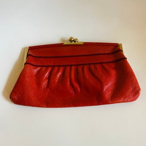 Cartera de mano vintage de piel color óxido con efecto serpiente de imitación y herrajes dorados