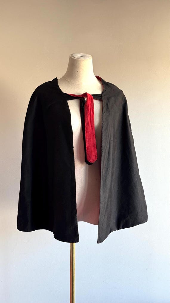 Vintage 20s / 30s reversible red and black cape - image 1