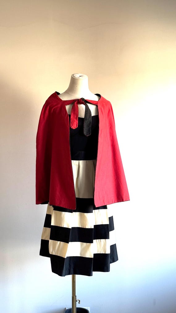 Vintage 20s / 30s reversible red and black cape - image 4