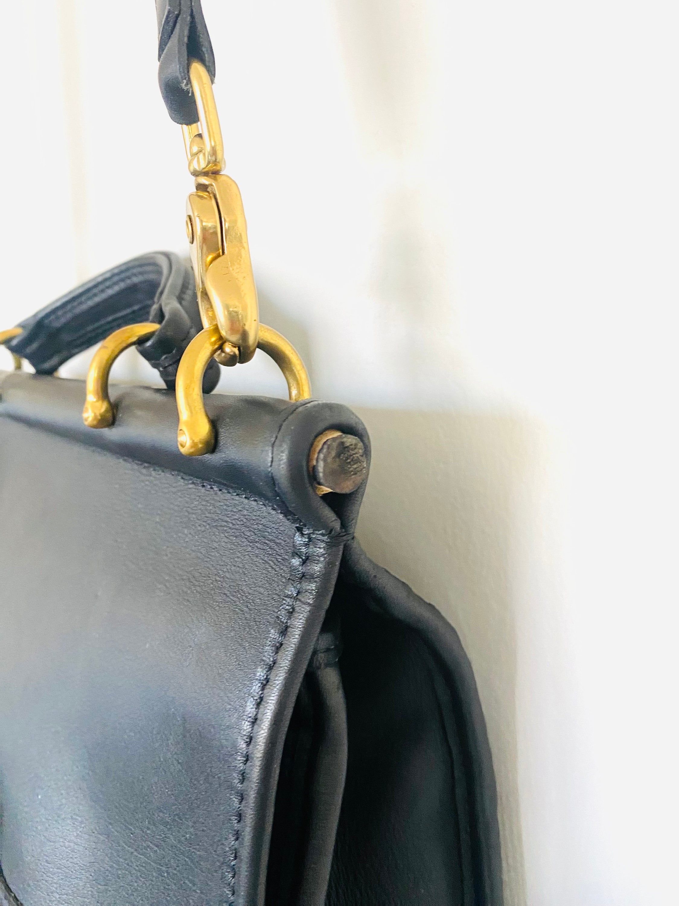 バッグ Vintage COACH Willis 9870 Black USA Vintage Coach Willis Turnlock Black Leather Top Handle