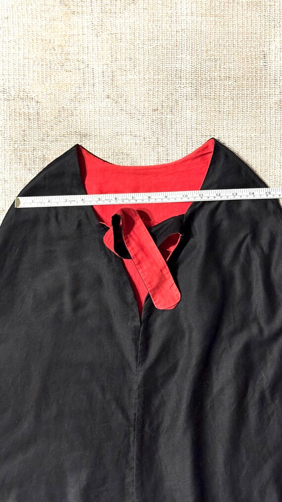 Vintage 20s / 30s reversible red and black cape - image 8
