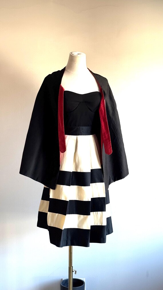 Vintage 20s / 30s reversible red and black cape - image 3