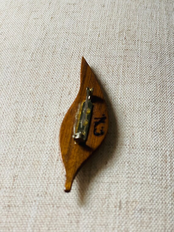 Vintage carved wood leaf brooch hand carved artis… - image 4