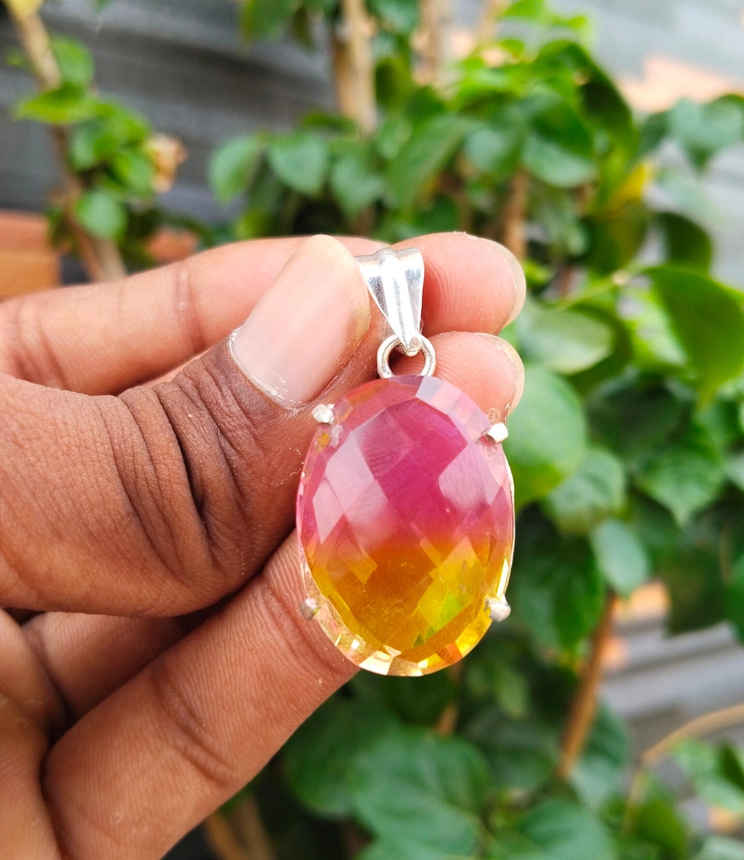 Pendentif En Quartz Solaire Multicolore - Fait Main - Argenté - 110 Carats - Inde - Neuf Sans Emballage
