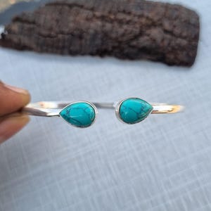 Brazalete de turquesa, brazalete de piedras preciosas, brazalete de plata de ley 925, brazalete hecho a mano, brazalete de mujer, joyería de turquesa, brazalete de regalo de aniversario.