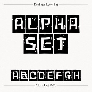 以下が含まれることがあります： 黒と白のアルファベットセット。使い古されたブロック状のデザイン。 「ALPHA SET」の文字と、AからHまでの文字が表示されています。 「Desinger Lettering」と「Alphabet PNG」の文字も含まれています。