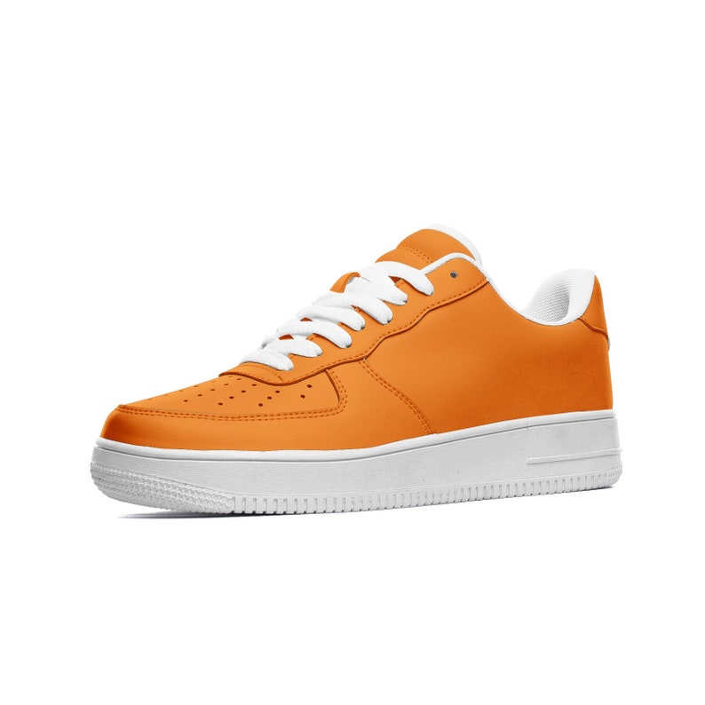 Scarpe arancioni al neon, scarpe da ginnastica in pelle, scarpe da ginnastica arancioni, calzature arancioni, scarpe da ginnastica unisex, scarpe da ginnastica in pelle arancione, scarpe fresche, scarpe alla moda immagine 1
