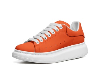 Übergroße Turnschuhe, orangefarbene Turnschuhe, orangefarbene Schuhe, orangefarbene Schuhe, Orange, Halloween-Orange, übergroße Schuhe