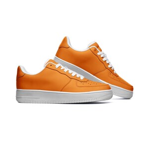 Scarpe arancioni al neon, scarpe da ginnastica in pelle, scarpe da ginnastica arancioni, calzature arancioni, scarpe da ginnastica unisex, scarpe da ginnastica in pelle arancione, scarpe fresche, scarpe alla moda immagine 2
