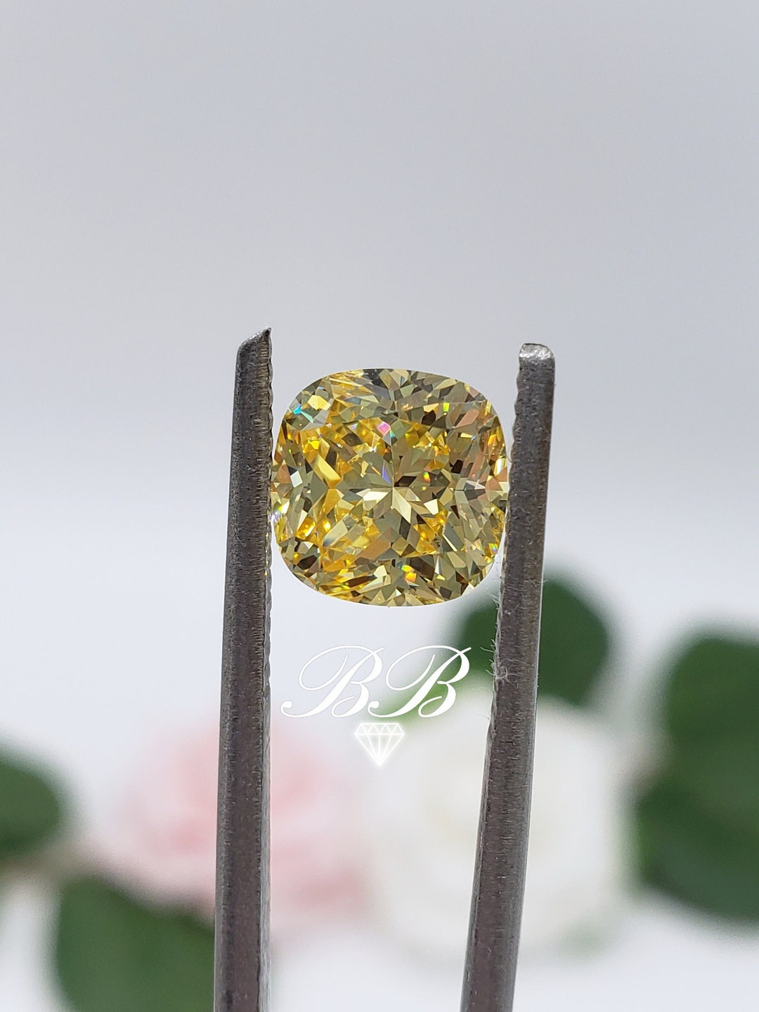 XIANGMO 20pcs 3x3mm Trillion Cut Loose CZ Synthetic Gemstone 5A Violet