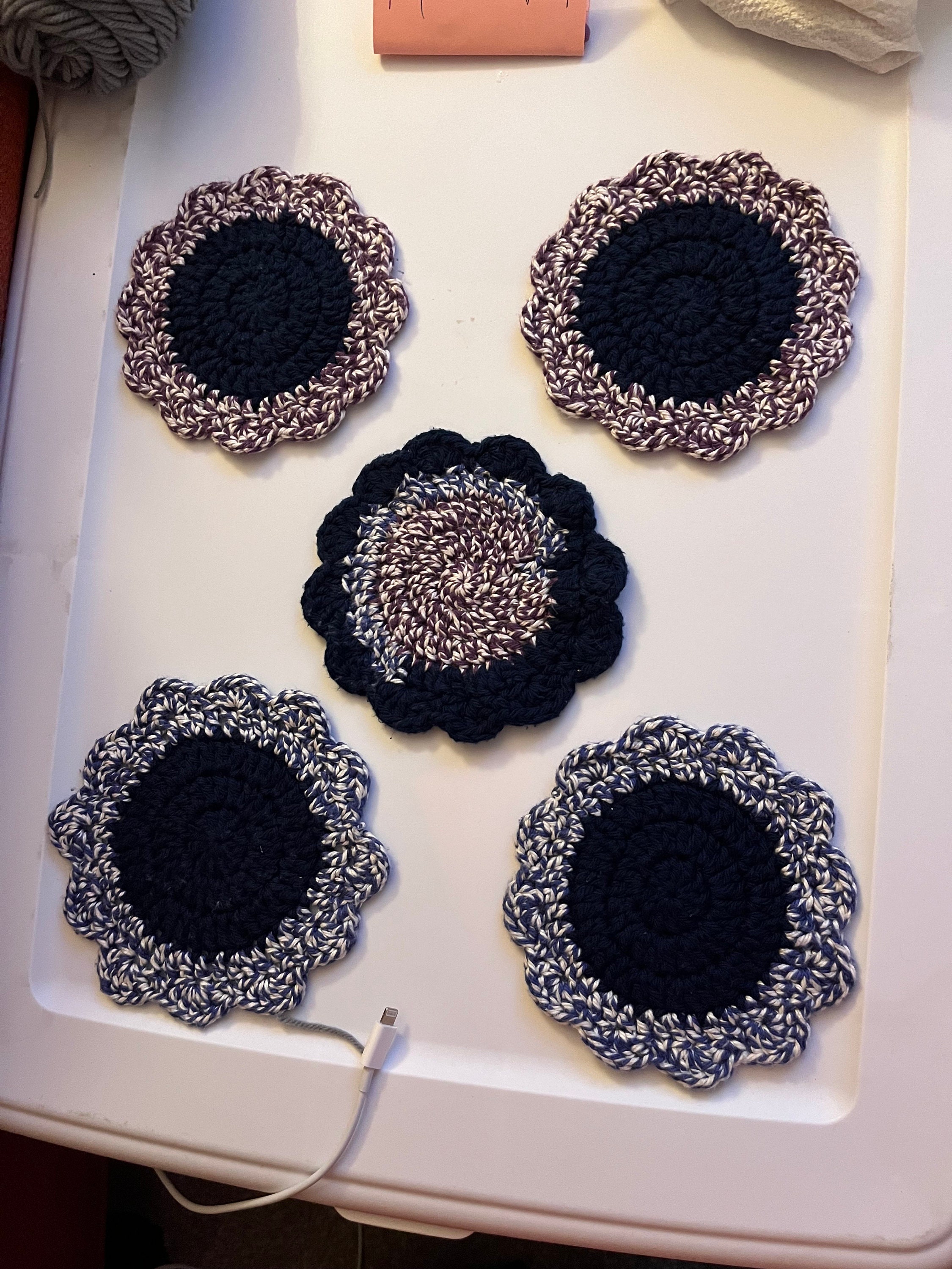 手作りかぎ針編みの花のコースター。5枚セット - Etsy 日本