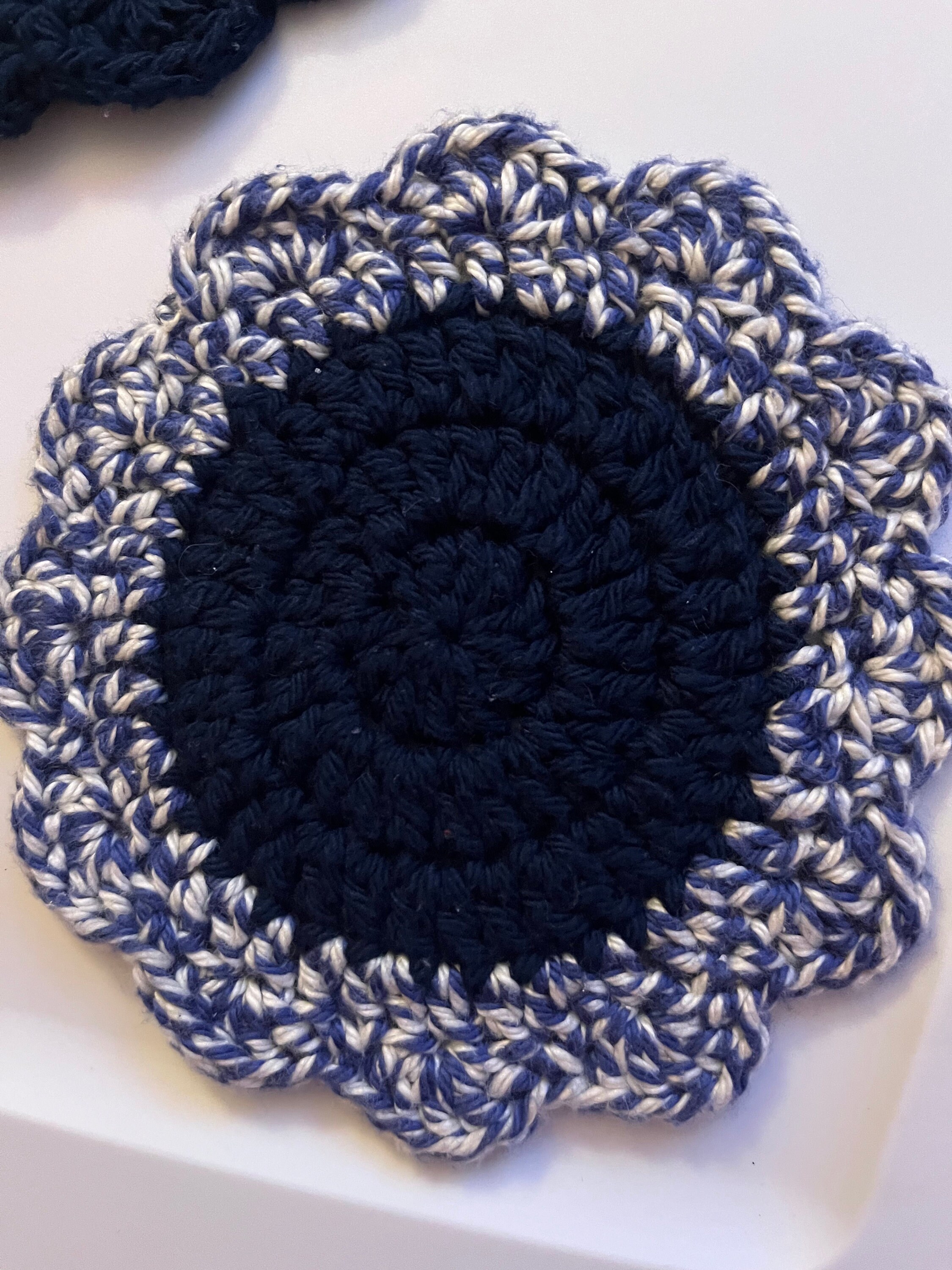 手作りかぎ針編みの花のコースター。5枚セット - Etsy 日本