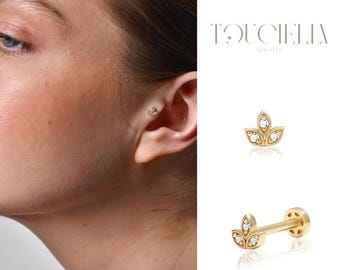 Piercing de loto con diamantes en oro de 14 quilates: Pendiente minimalista para el cartílago del trago