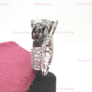Schädel-Verlobungsring Prinzessinnenschnitt Moissanit Verlobungsring zweifarbiger gotischer Versprechensring Diamant-Ehering in Silber Jahrestagsgeschenk