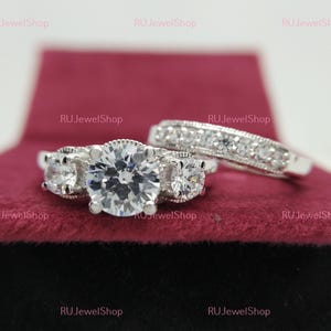 Vintage Art Deco Bridal Set, 1.67 Ct Round Cut Moissanite Engagement Ring In 925 Sterling Silver Antique Three Stone Ring Matching Band Ring