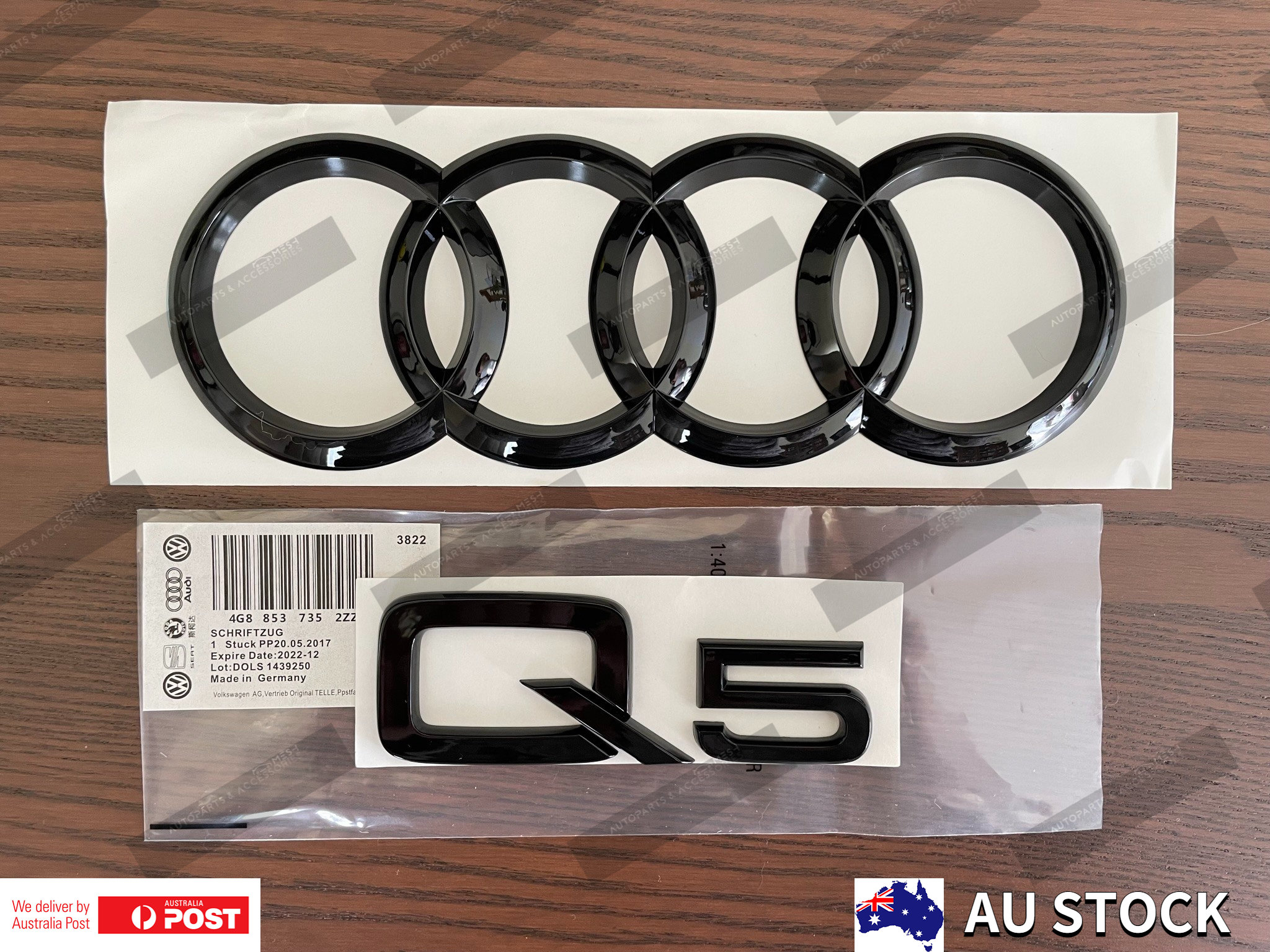 Audi エンブレムセット(Q5) 公式 | Audi Online Shop | 4リングブラックエンブレム(Audi Q5