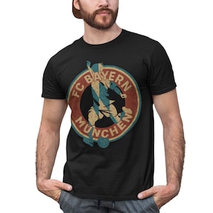 Bayern München Fans T-Shirt - Vintage FCB Logo Design - Unisex Retro Football Shirt - Bayern Munich Fan Gift - Mia San Mia - Südkurve