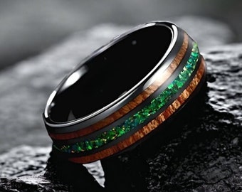 Schwarzer Wolfram Ring mit Koa Holz Inlay & Grüner Opal Stein, Ehering, Versprechen Band, Trauring, Verlobungsring, Jubiläumsgeschenk